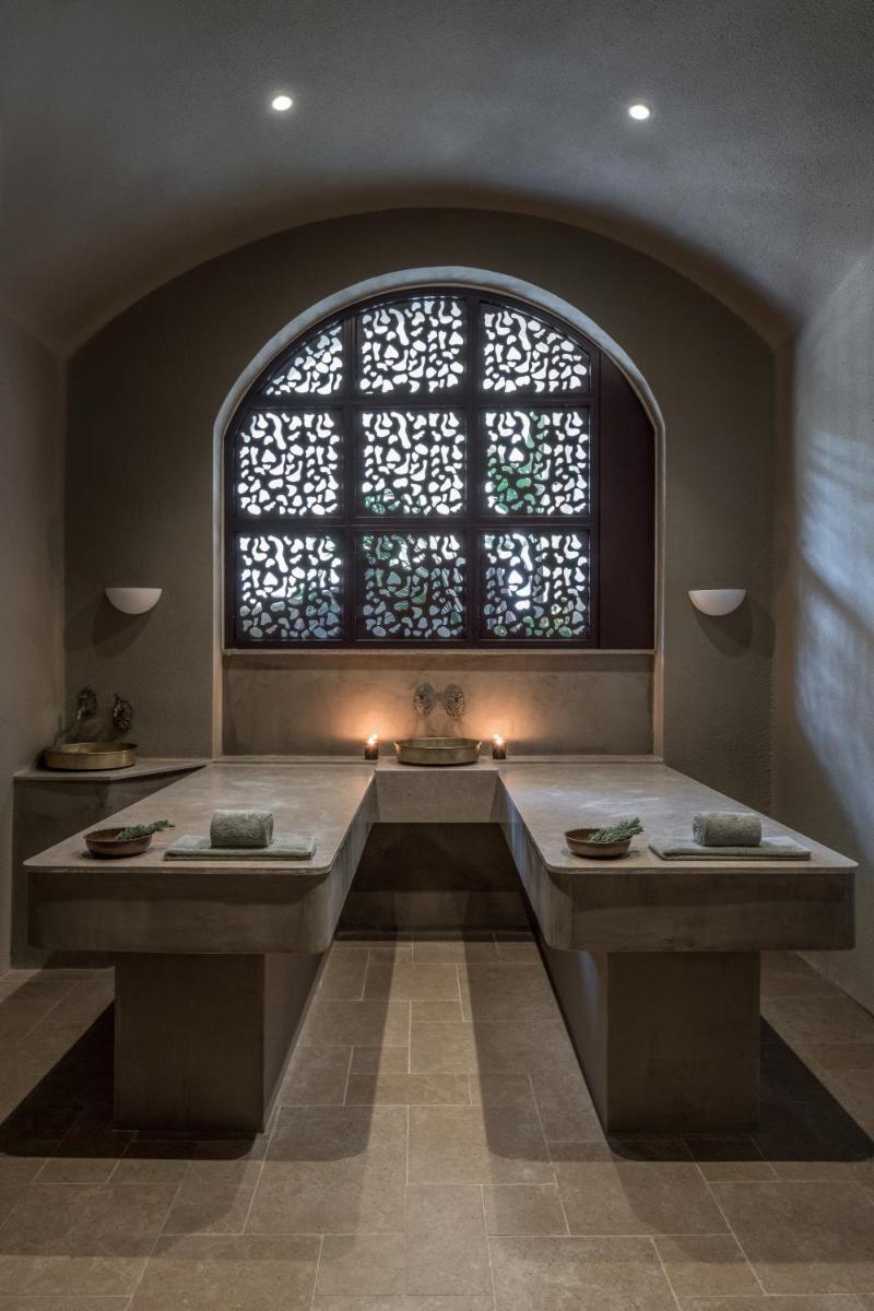 Acro Suites - A Wellbeing Resort