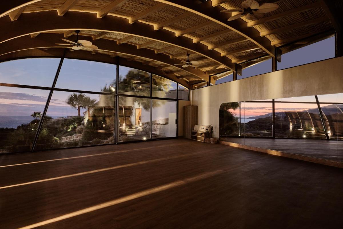 Acro Suites - A Wellbeing Resort