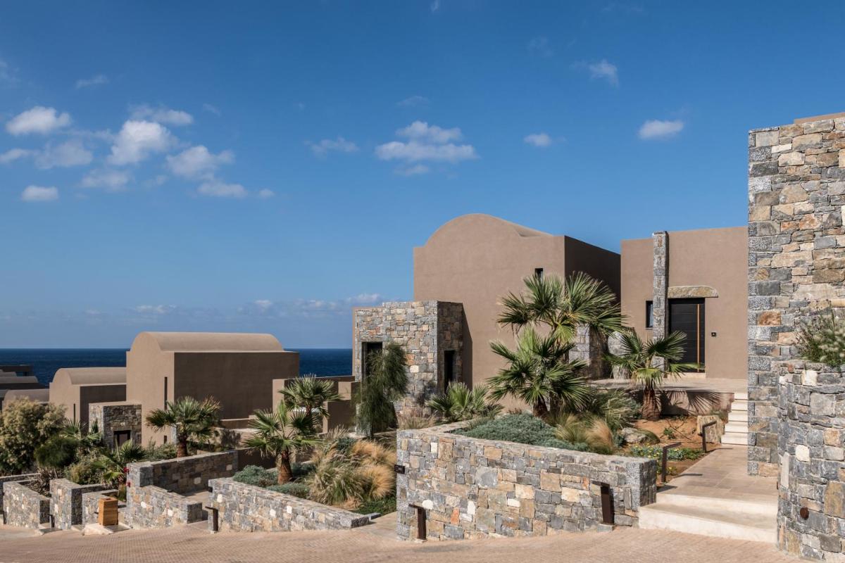 Acro Suites - A Wellbeing Resort