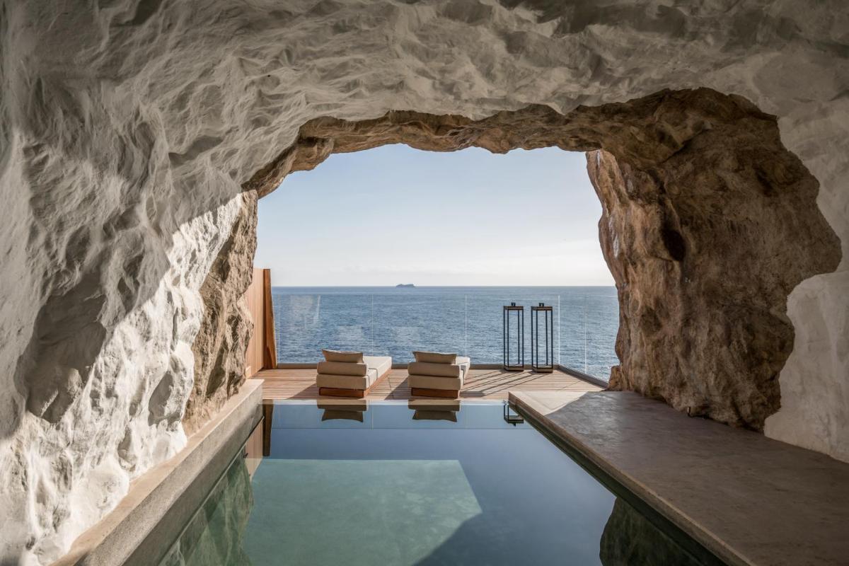 Acro Suites - A Wellbeing Resort