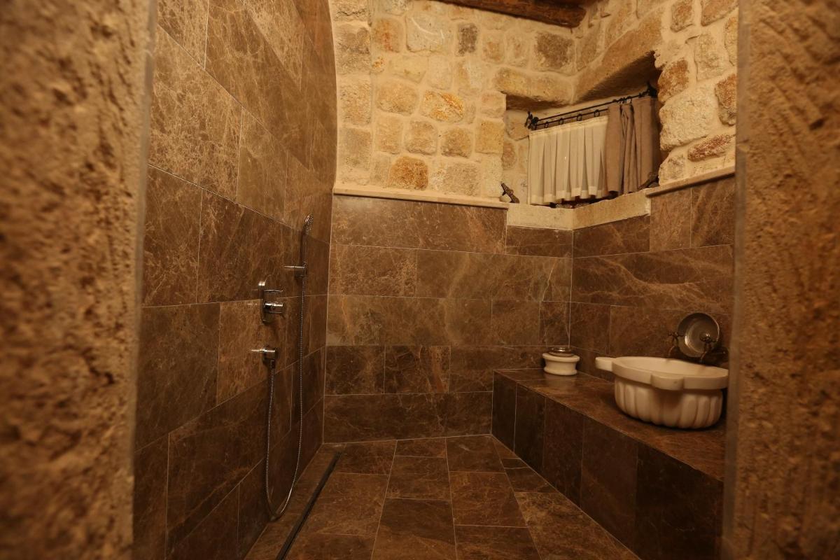 Acropolis Cave Suite