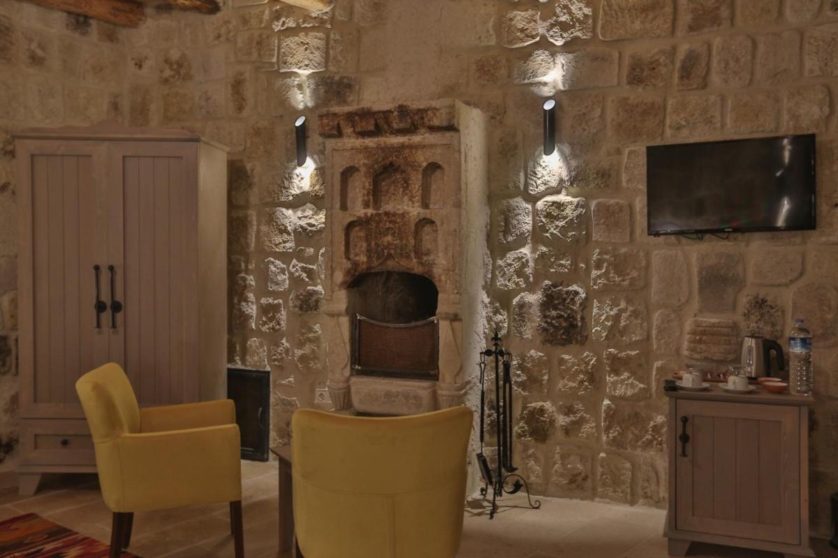 Acropolis Cave Suite