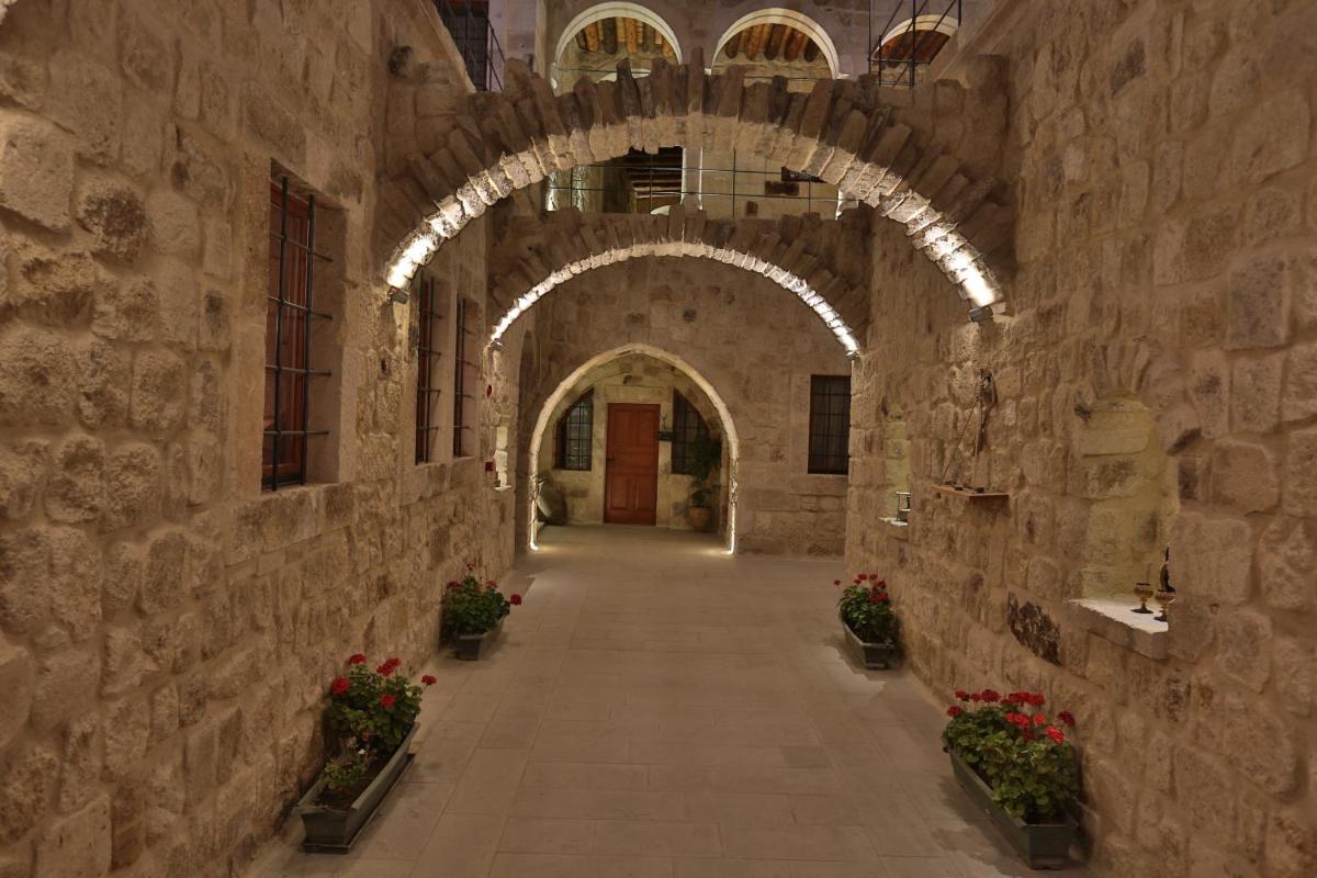 Acropolis Cave Suite