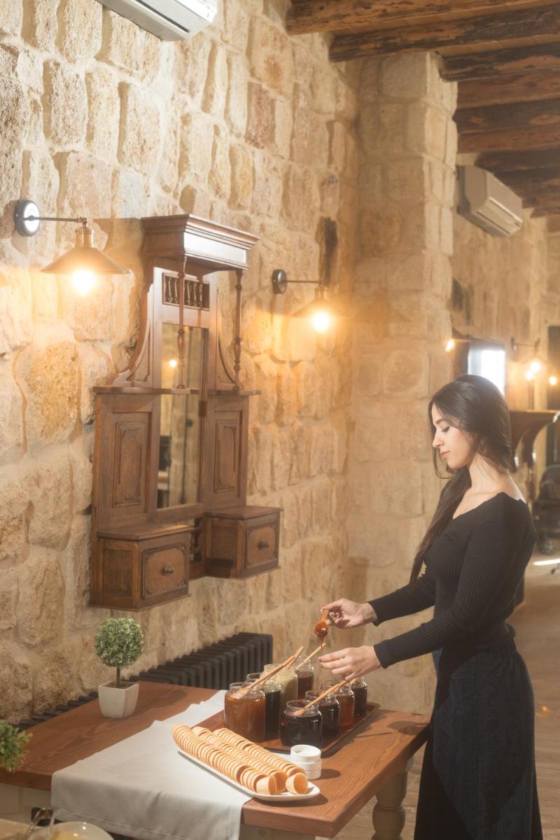 Acropolis Cave Suite