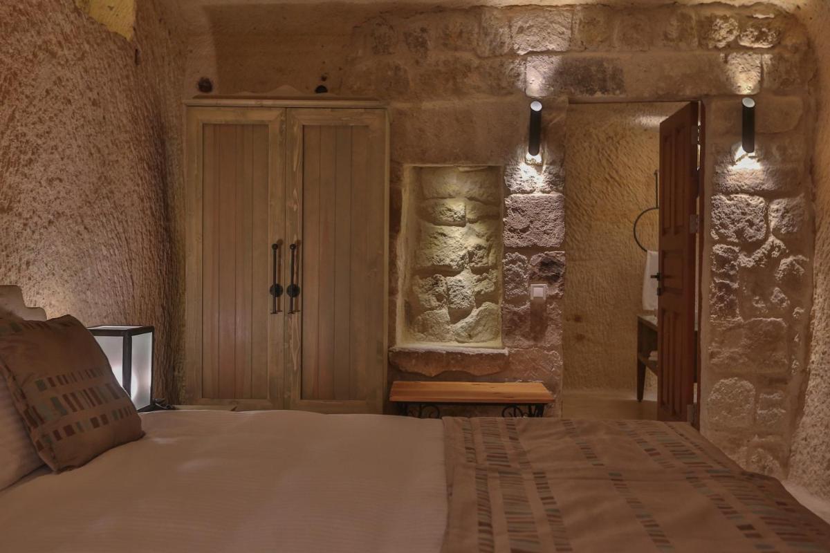 Acropolis Cave Suite