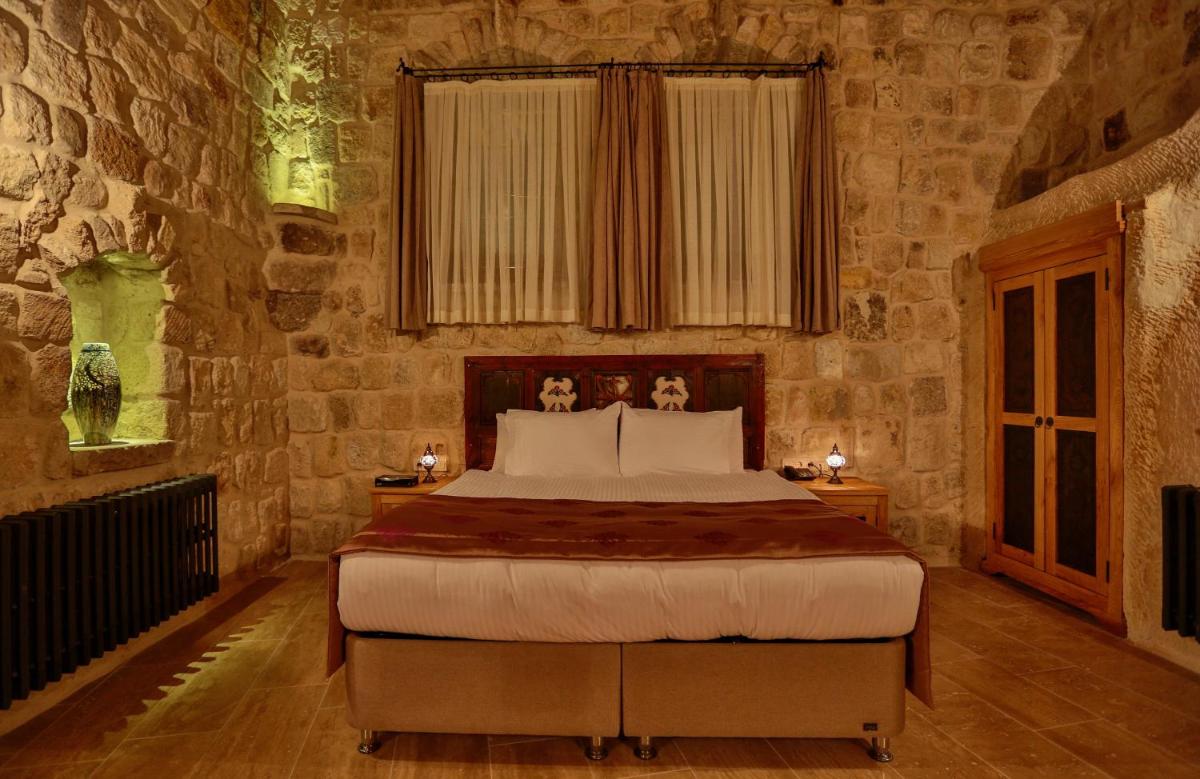 Acropolis Cave Suite