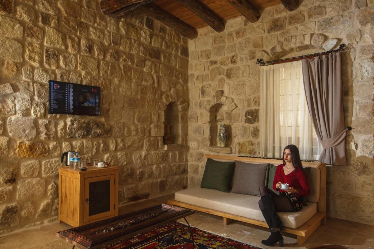 Acropolis Cave Suite