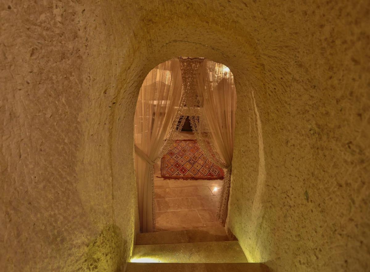 Acropolis Cave Suite