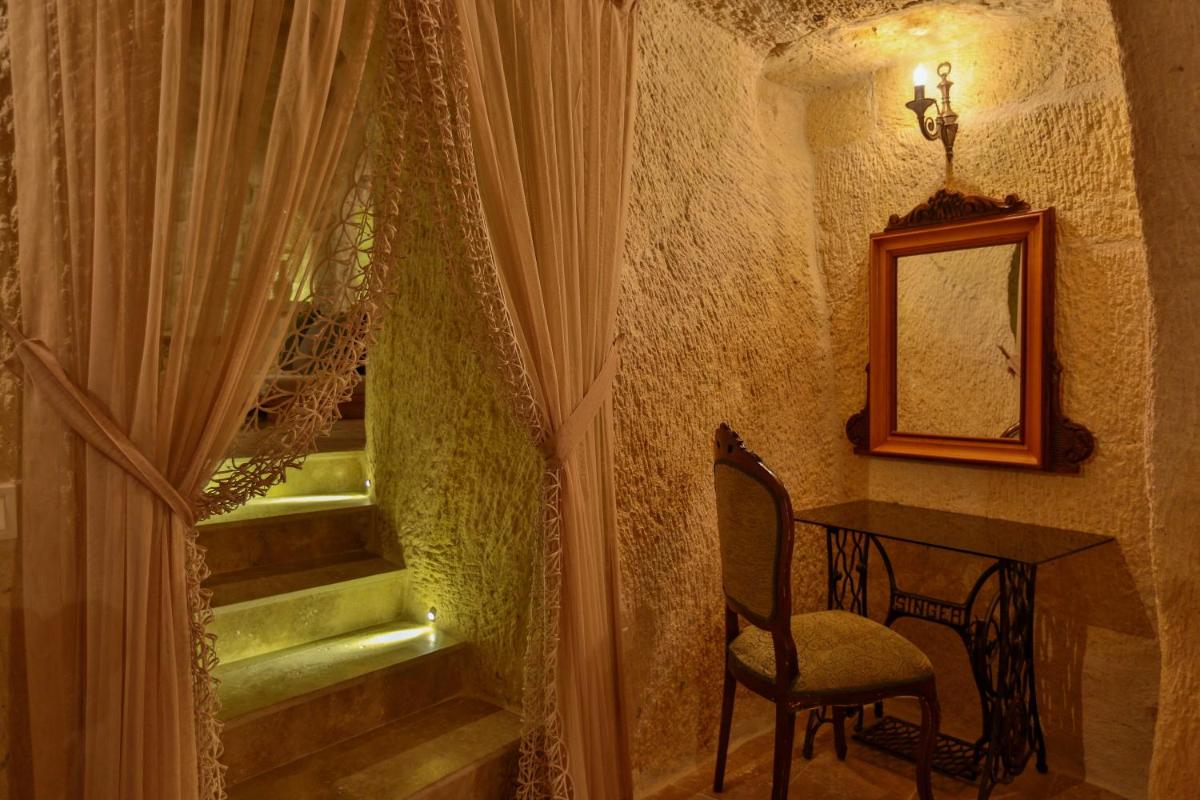 Acropolis Cave Suite