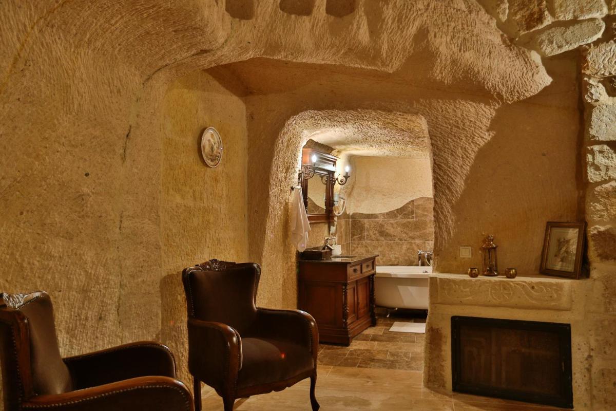 Acropolis Cave Suite