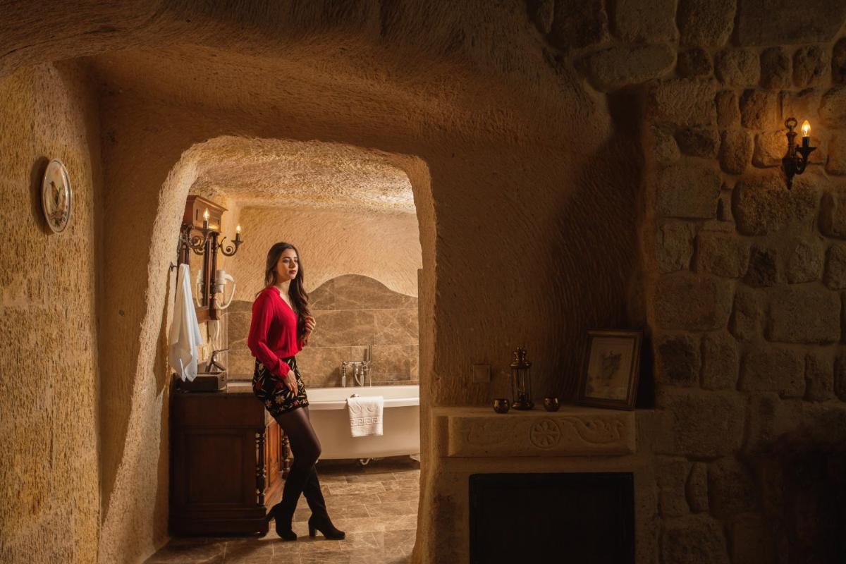 Acropolis Cave Suite