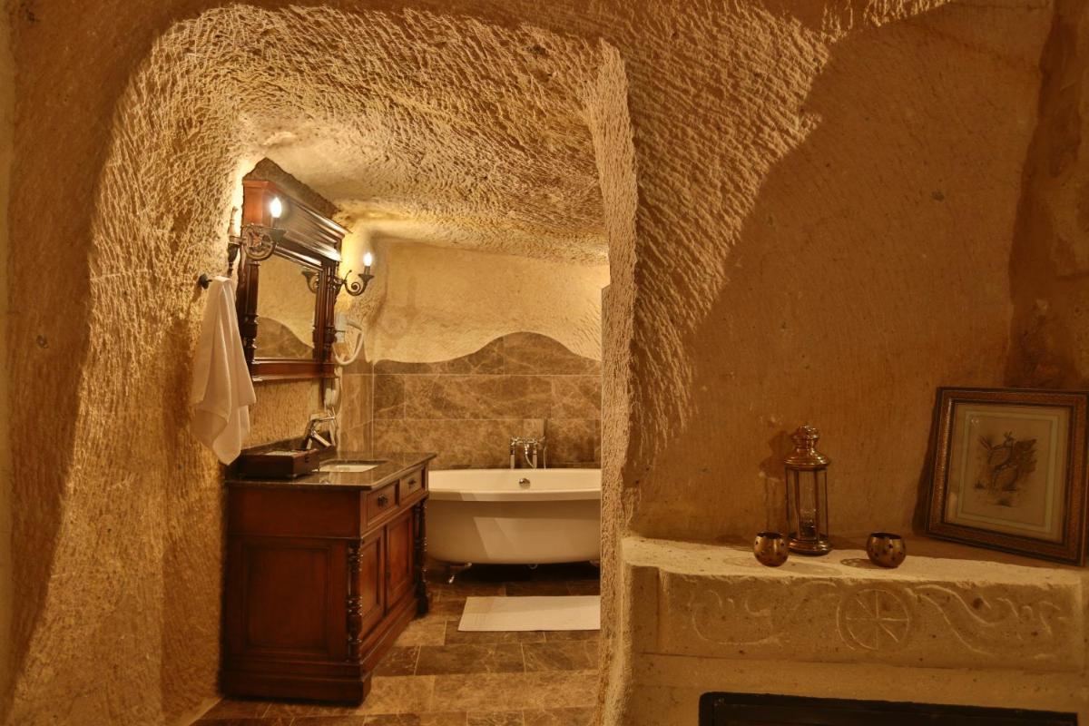 Acropolis Cave Suite