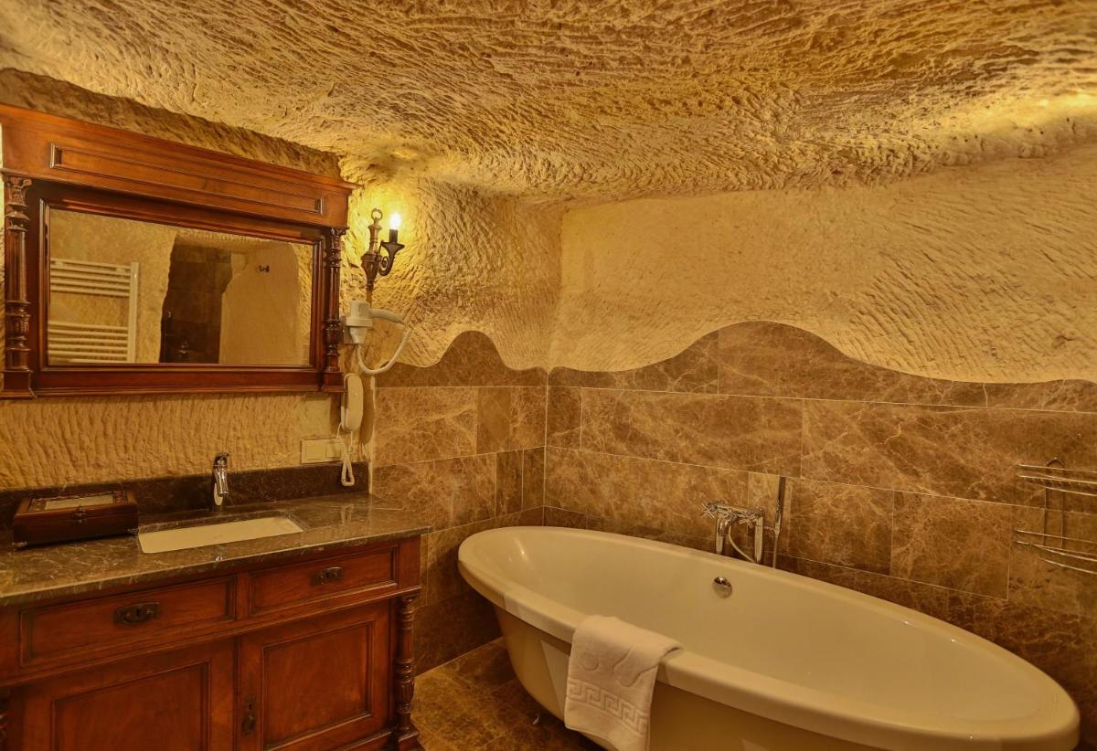 Acropolis Cave Suite