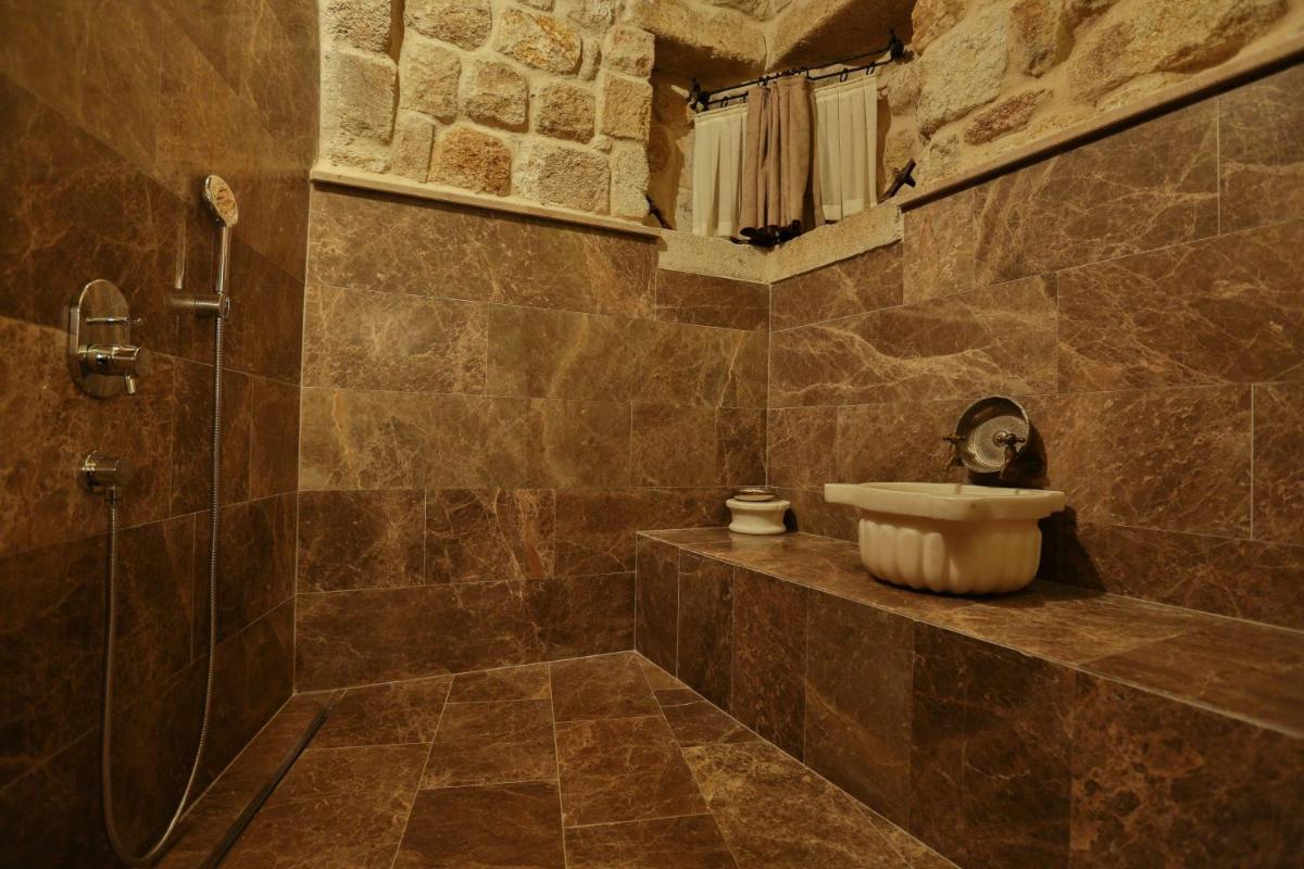 Acropolis Cave Suite