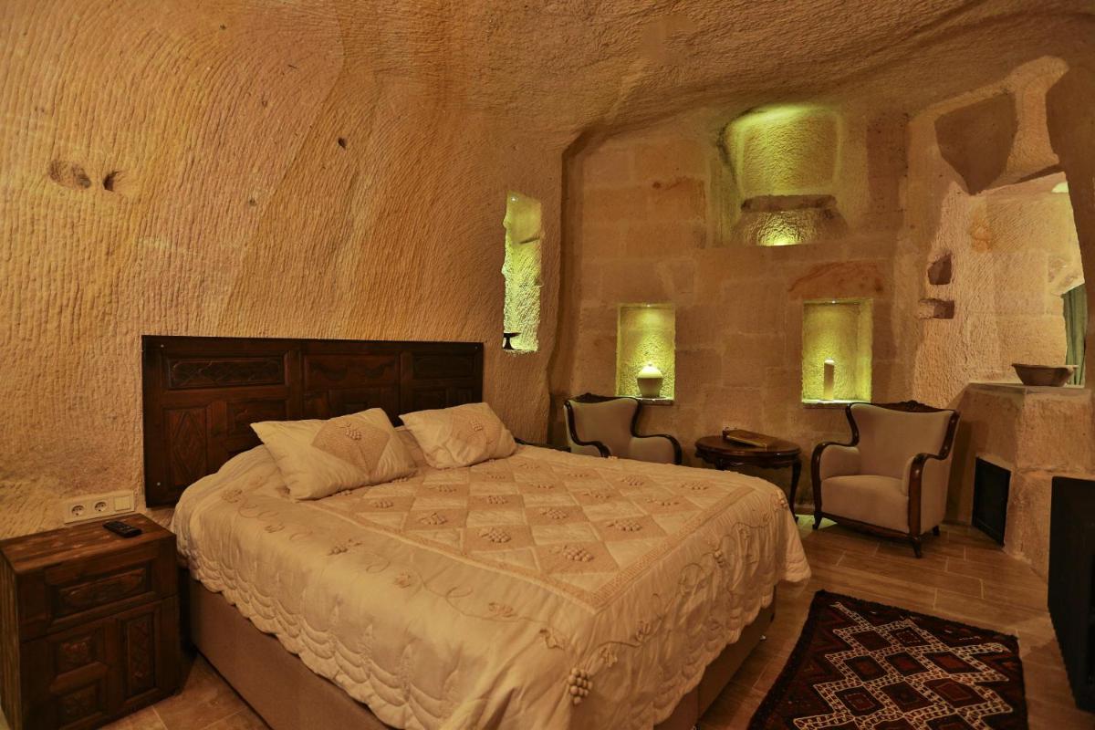 Acropolis Cave Suite