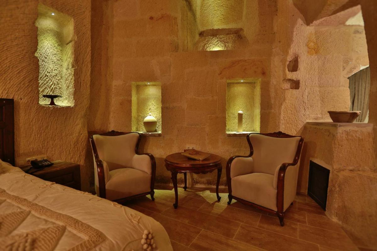 Acropolis Cave Suite