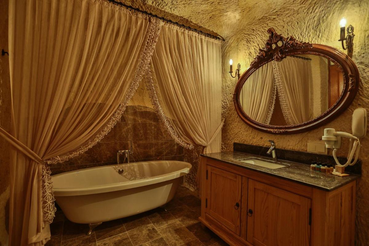 Acropolis Cave Suite