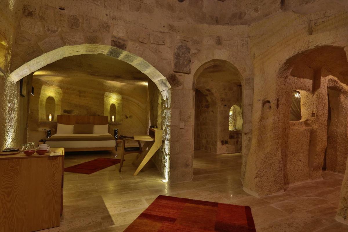 Acropolis Cave Suite