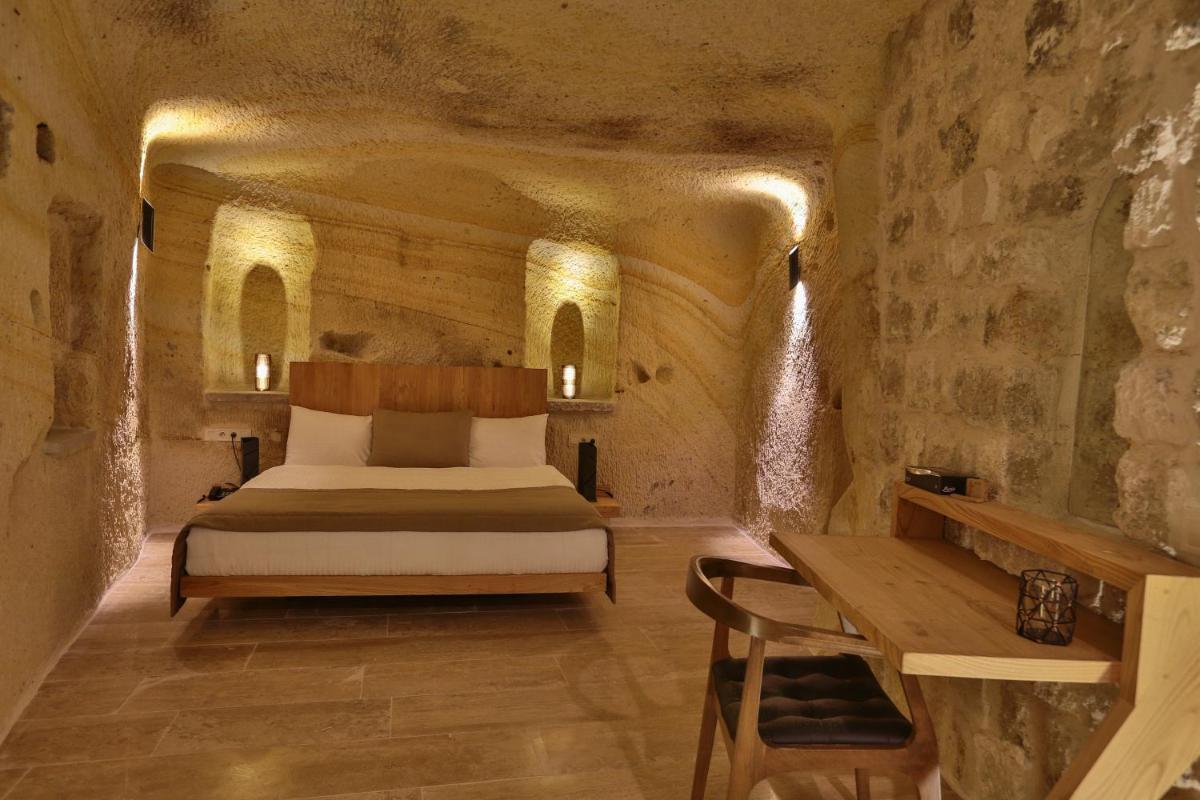 Acropolis Cave Suite