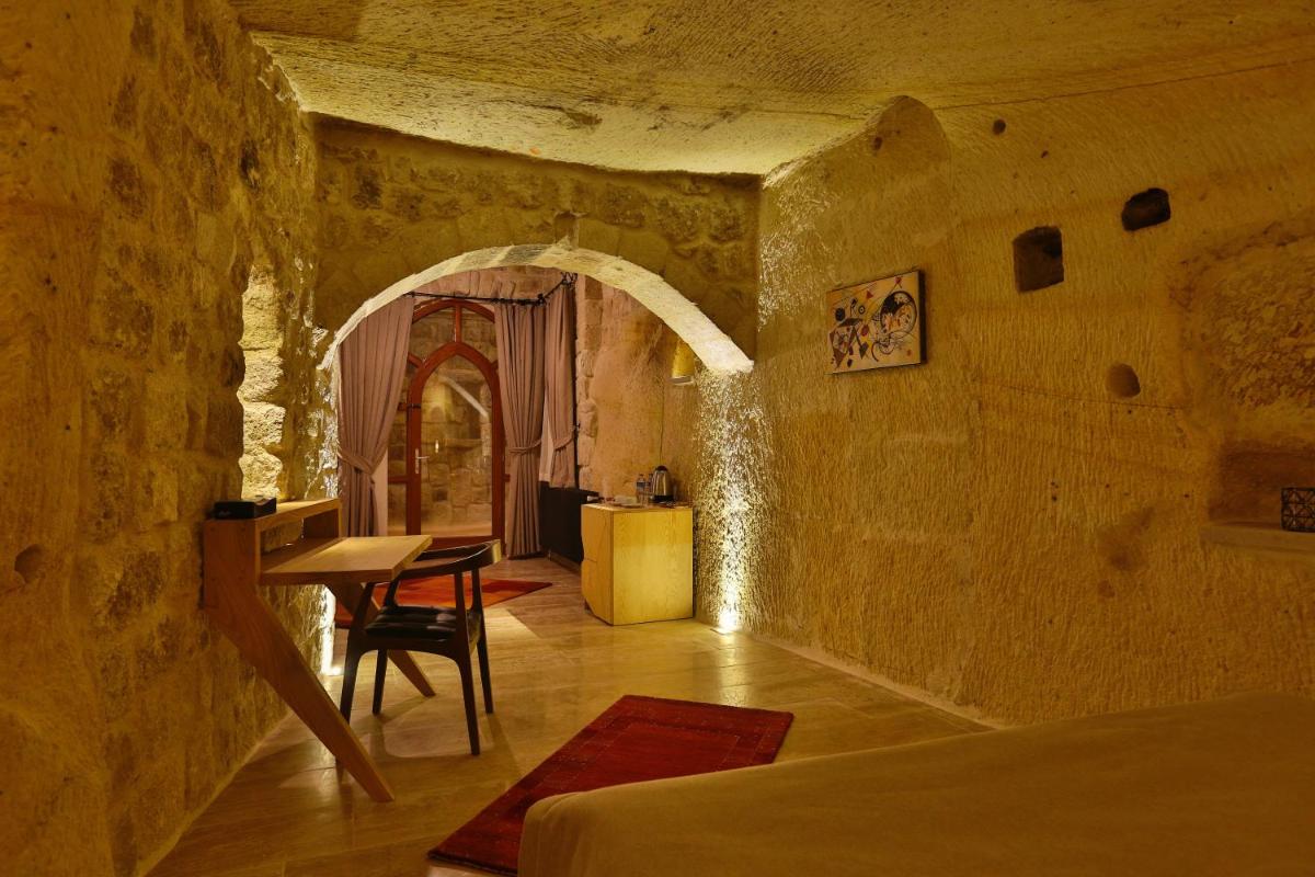 Acropolis Cave Suite