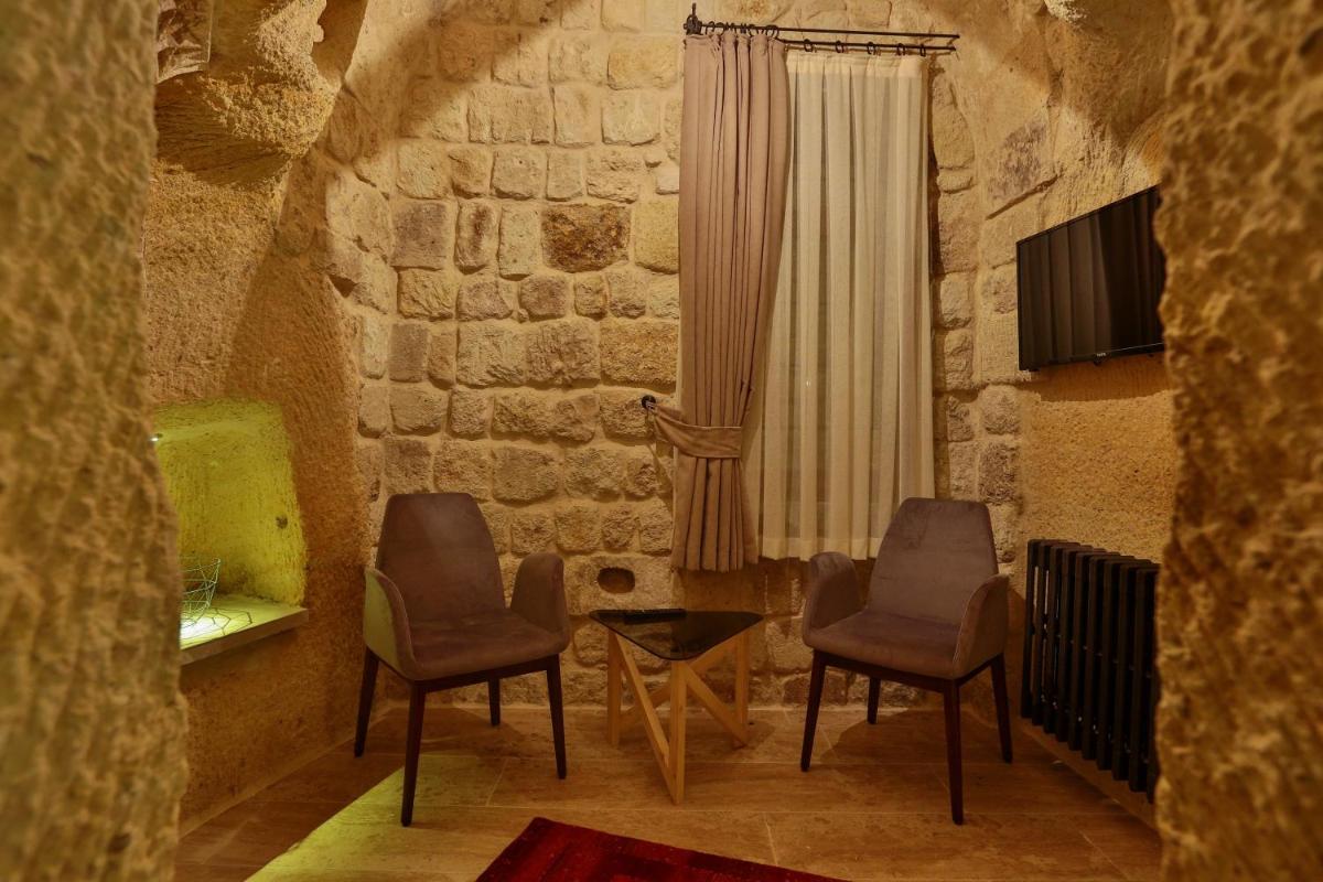 Acropolis Cave Suite