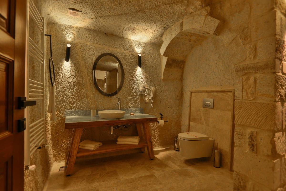 Acropolis Cave Suite