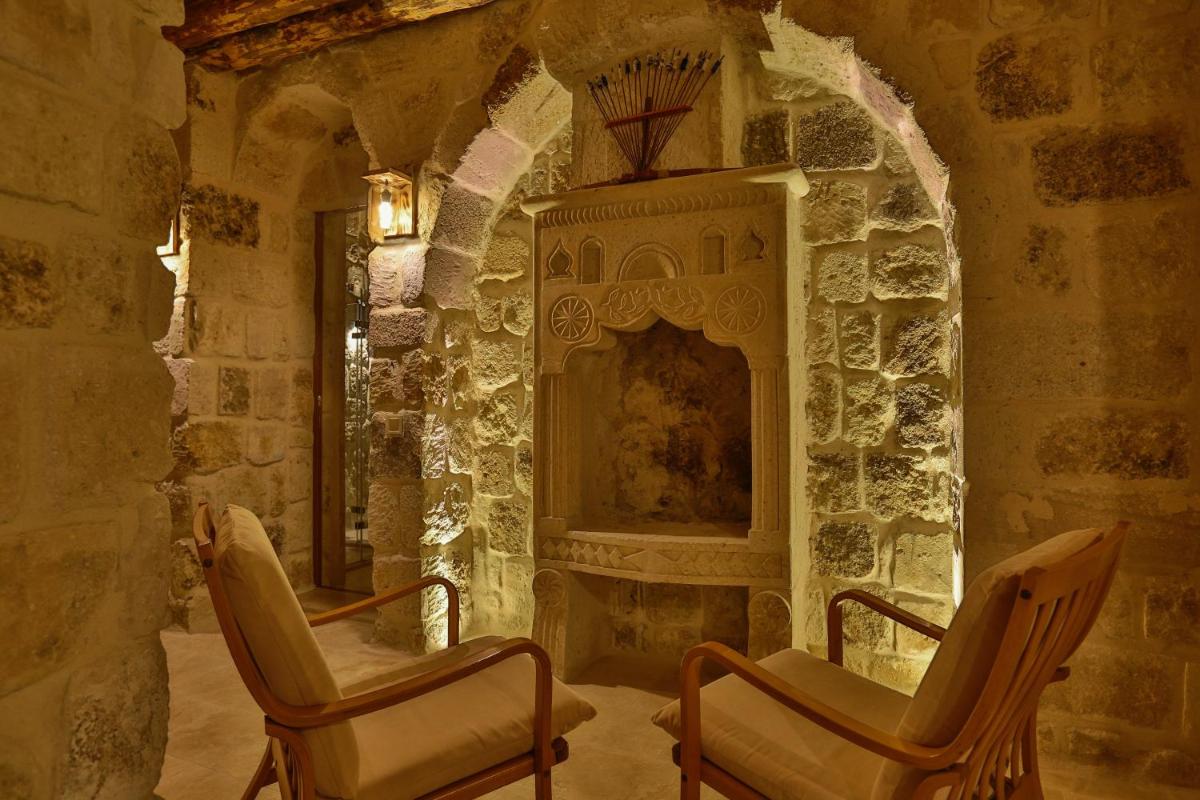 Acropolis Cave Suite