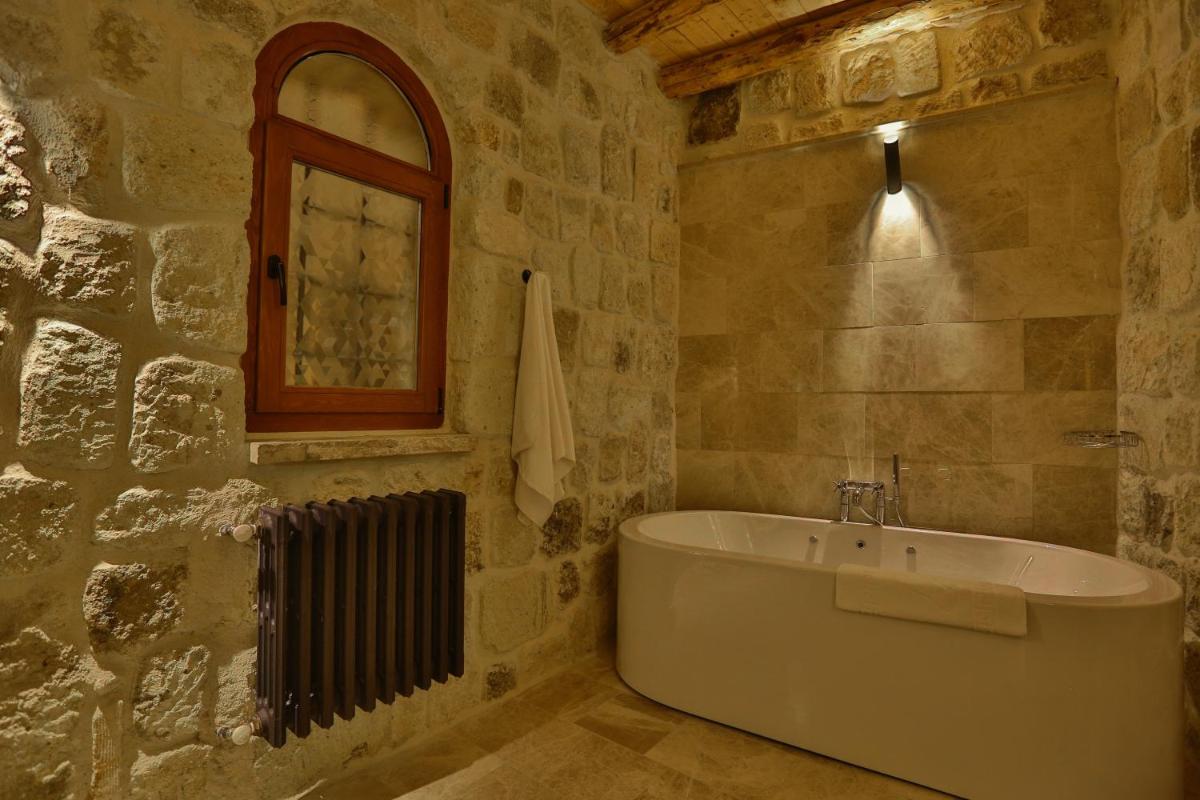 Acropolis Cave Suite