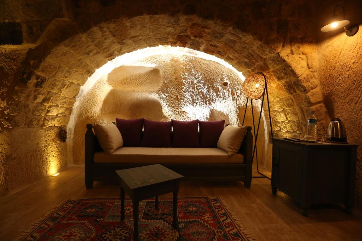 Acropolis Cave Suite