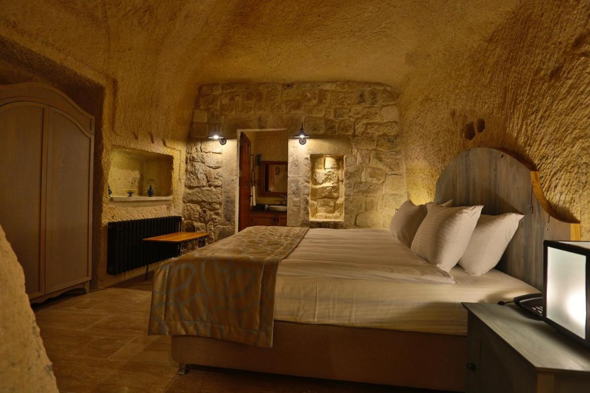 Acropolis Cave Suite