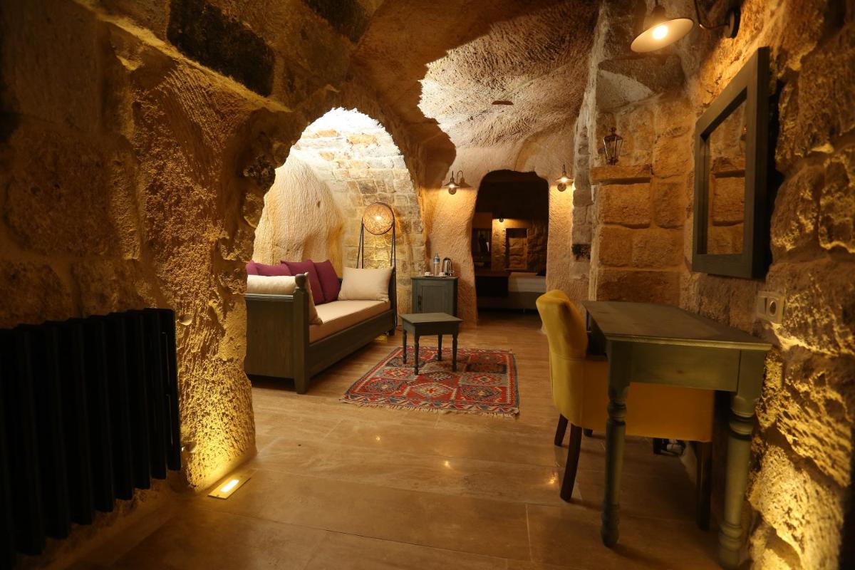 Acropolis Cave Suite