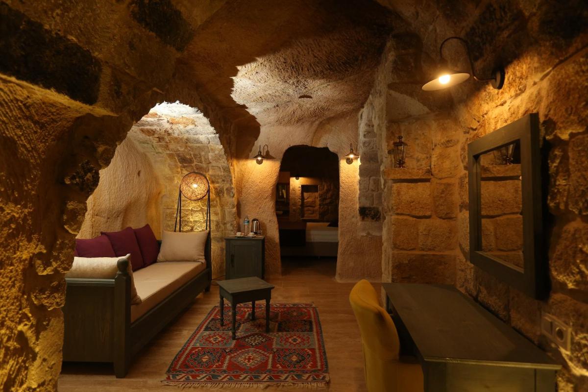 Acropolis Cave Suite