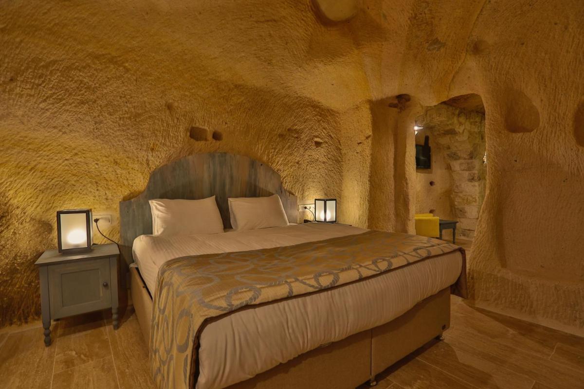 Acropolis Cave Suite