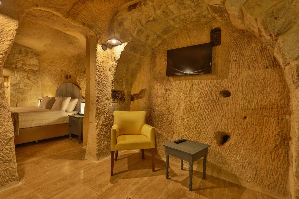 Acropolis Cave Suite