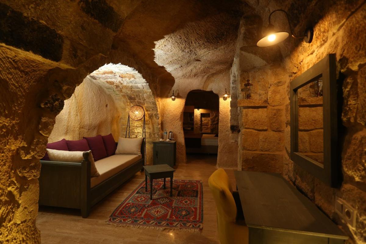 Acropolis Cave Suite