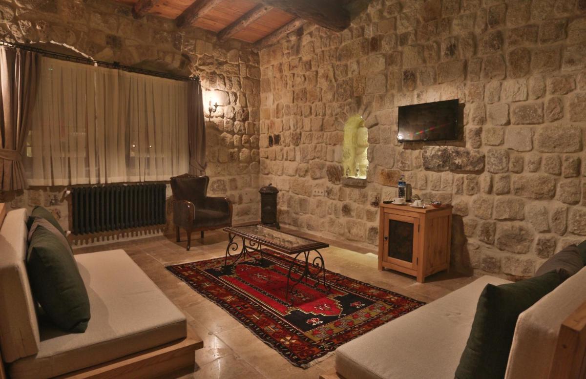 Acropolis Cave Suite