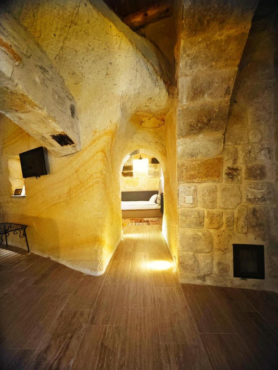 Acropolis Cave Suite