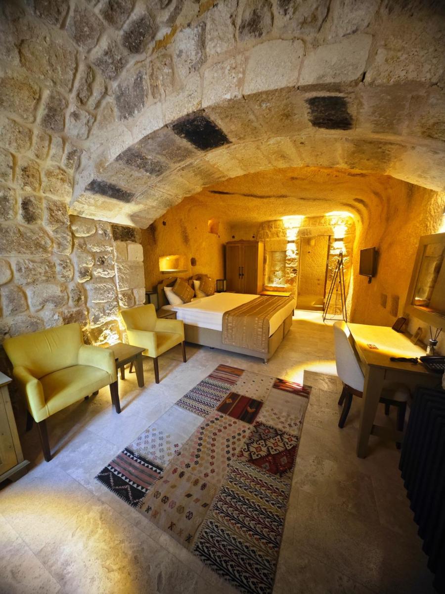Acropolis Cave Suite