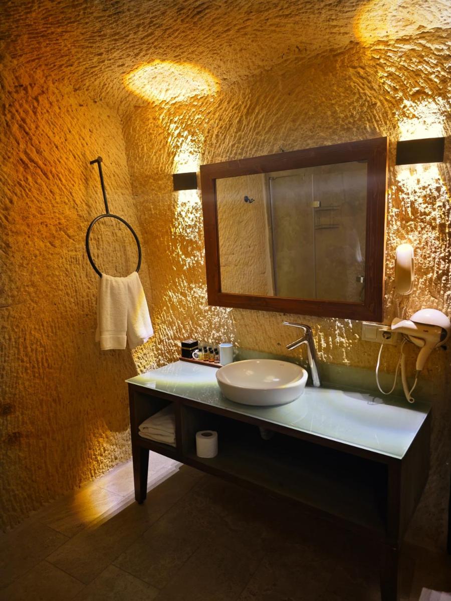 Acropolis Cave Suite