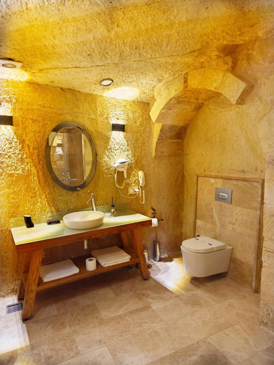 Acropolis Cave Suite