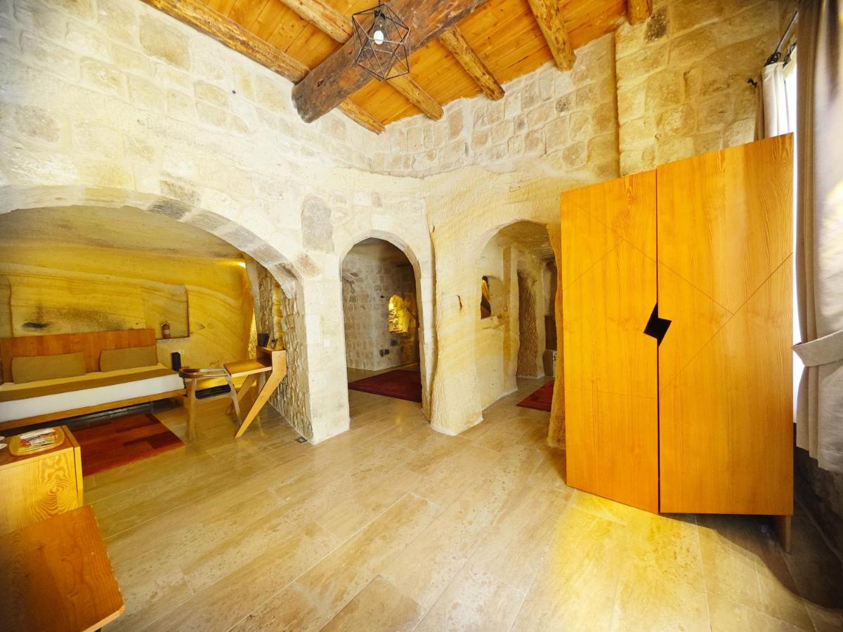 Acropolis Cave Suite