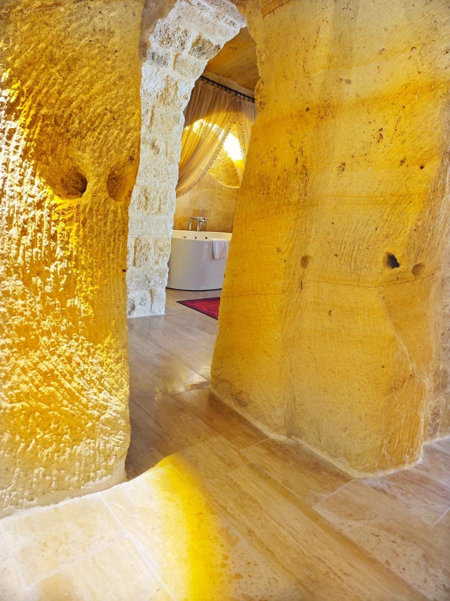 Acropolis Cave Suite