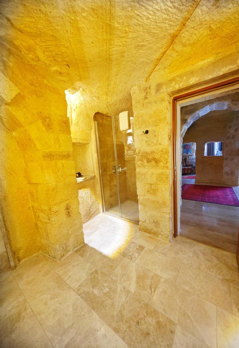 Acropolis Cave Suite