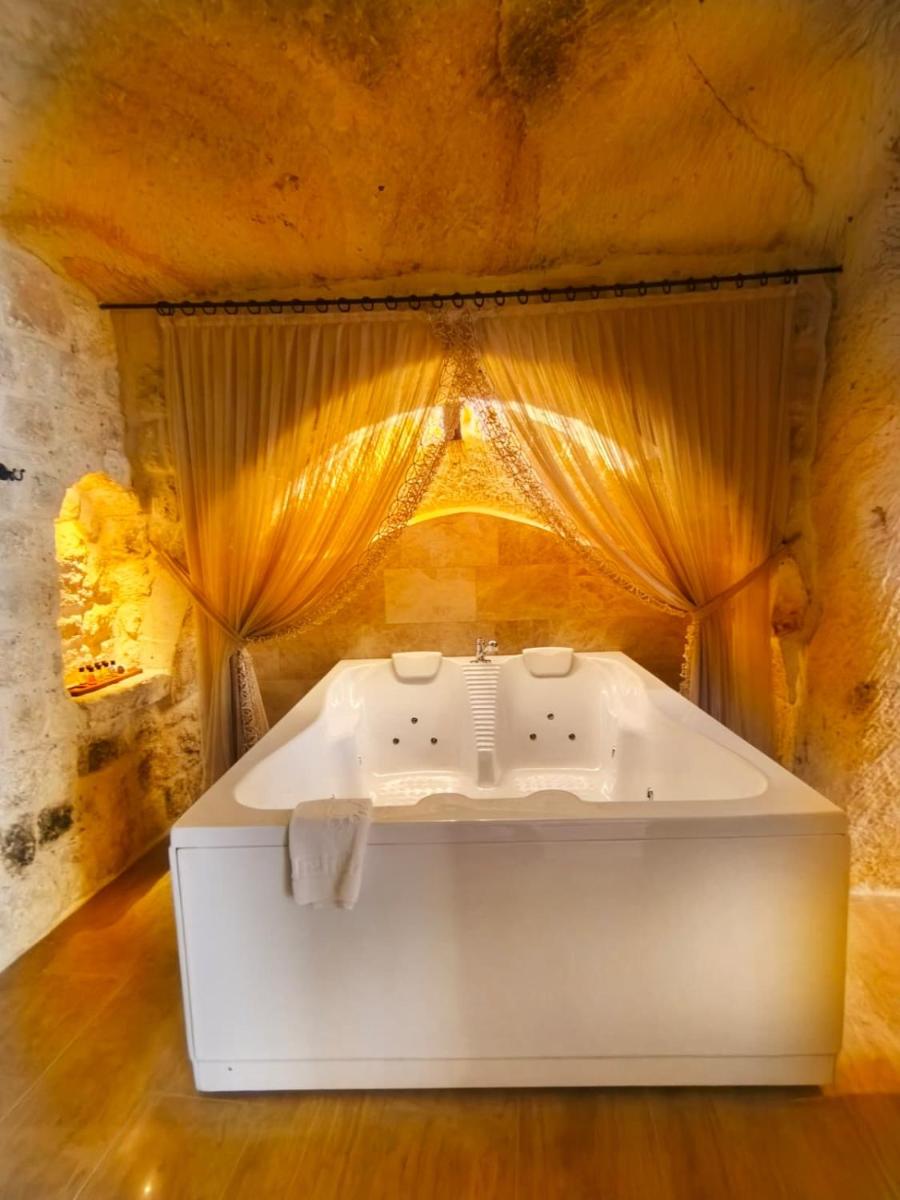 Acropolis Cave Suite