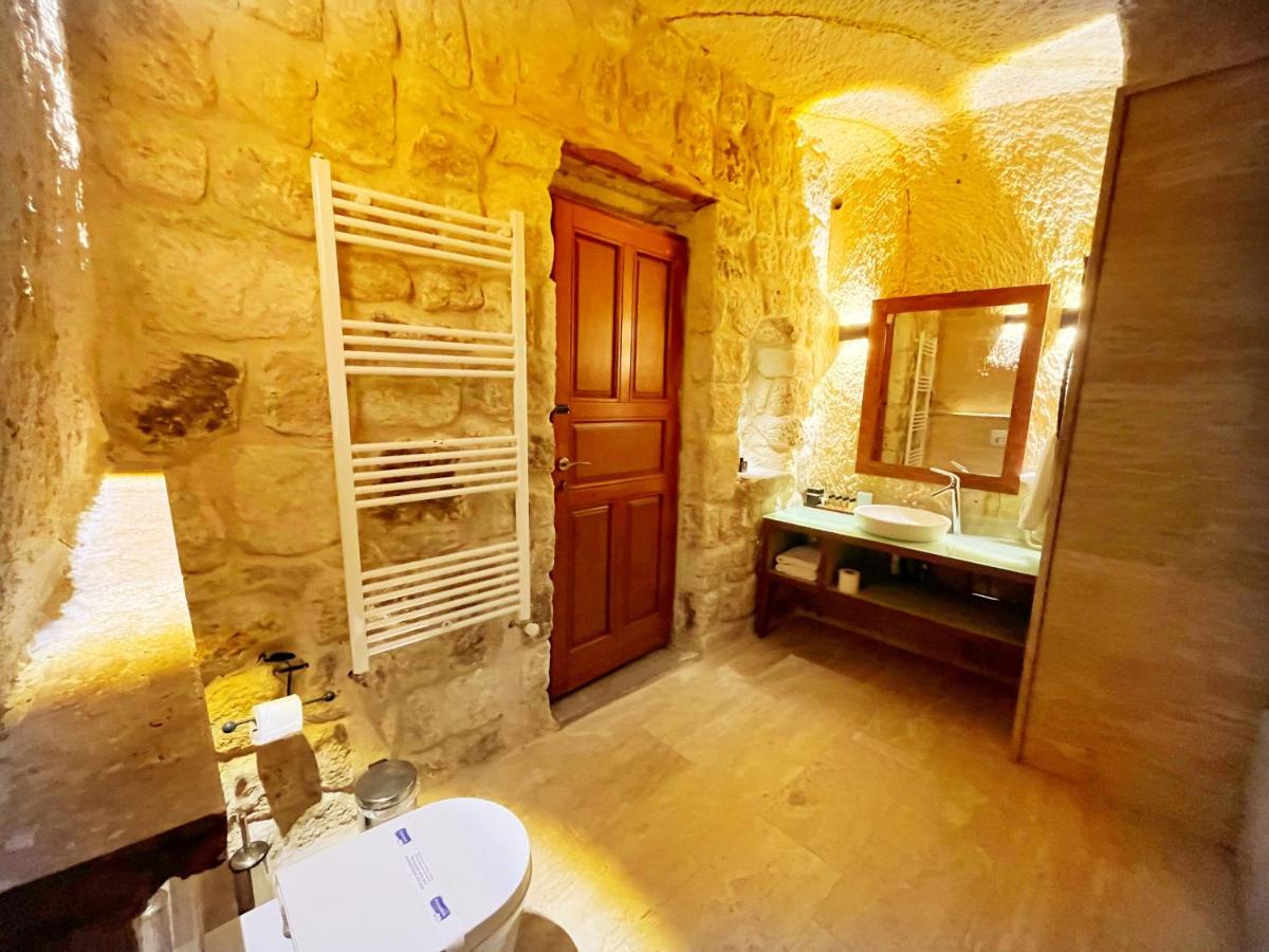 Acropolis Cave Suite