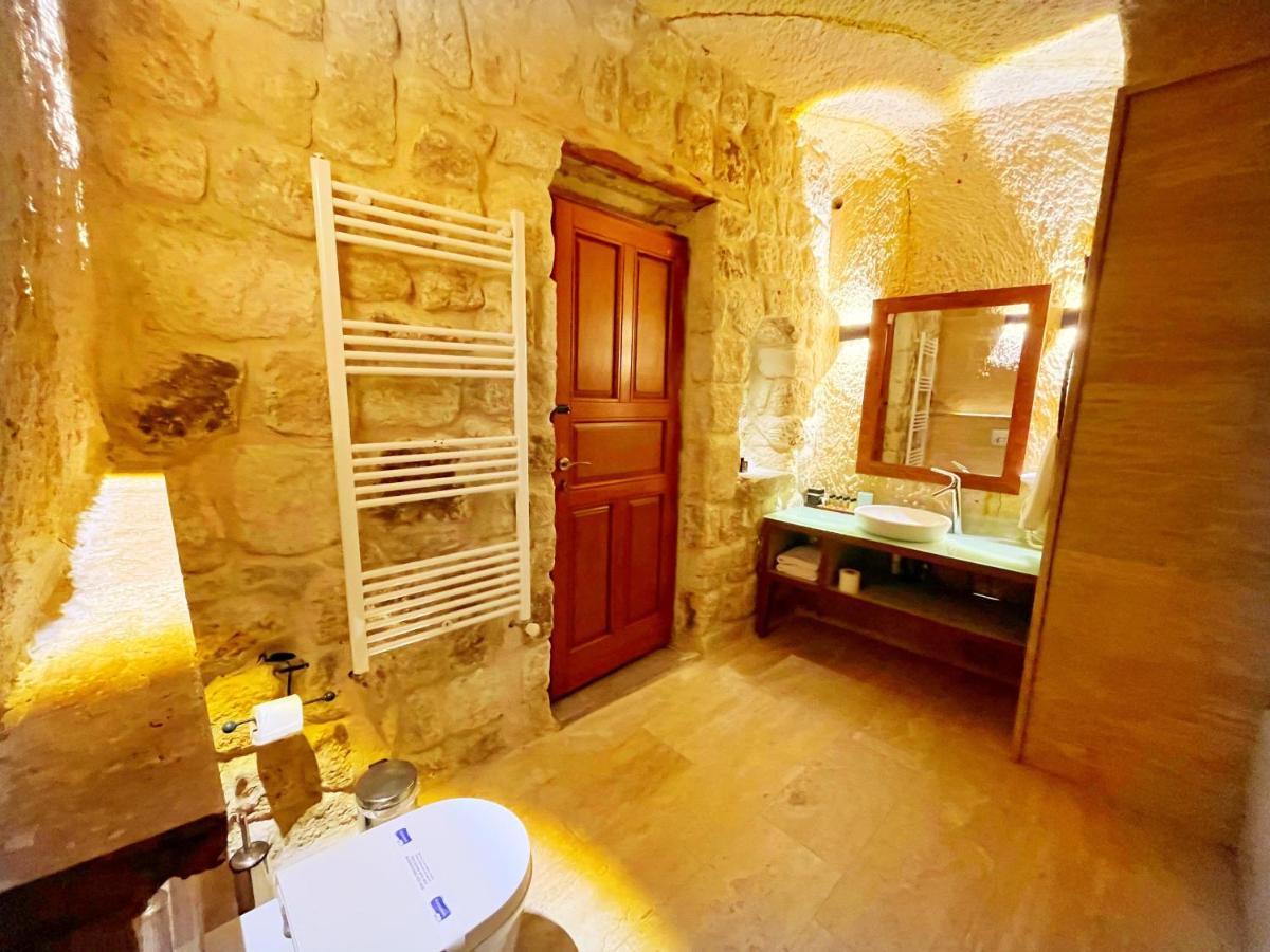 Acropolis Cave Suite
