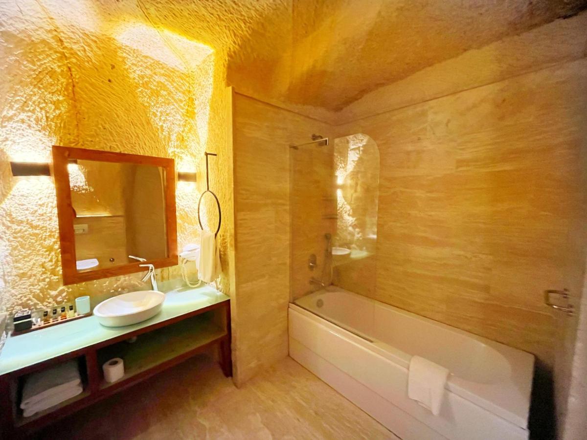 Acropolis Cave Suite