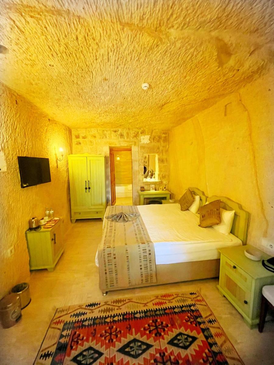 Acropolis Cave Suite