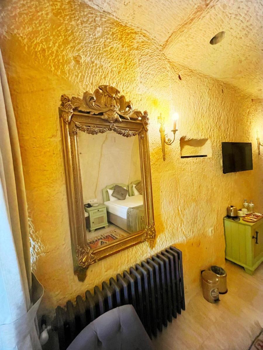 Acropolis Cave Suite