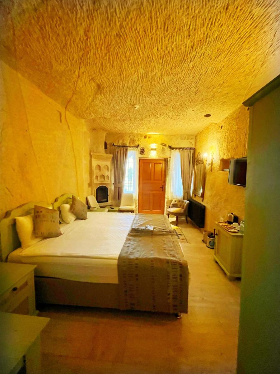 Acropolis Cave Suite